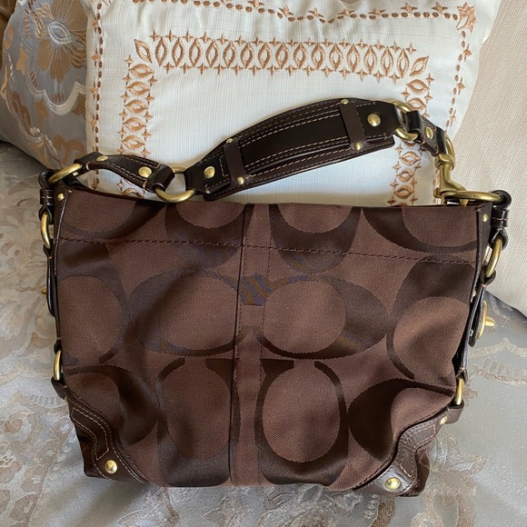 Coach Handbags - EUC Coach shoulder bag